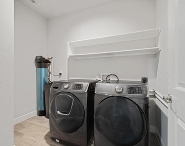 832 Wilmott Terrace - Photo Thumbnail 9