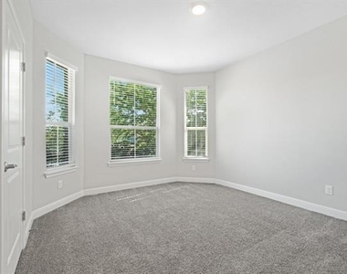 832 Wilmott Terrace - Photo Thumbnail 4