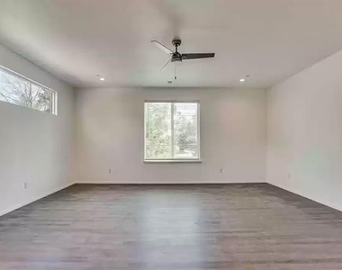 3275 Dallas Street - Photo Thumbnail 4