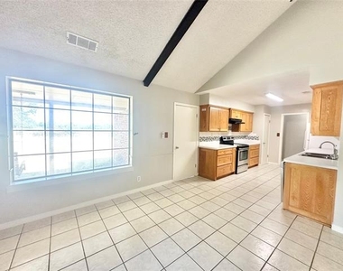 2829 Bailey Lane - Photo Thumbnail 7