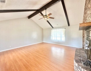 2829 Bailey Lane - Photo Thumbnail 3