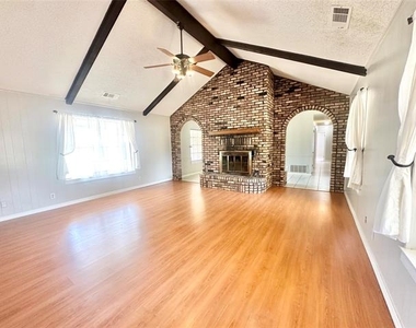 2829 Bailey Lane - Photo Thumbnail 4