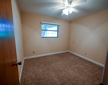 412 Half Moon Way - Photo Thumbnail 15