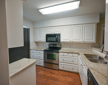 412 Half Moon Way - Photo Thumbnail 8