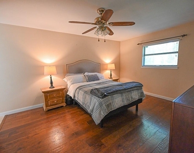 412 Half Moon Way - Photo Thumbnail 13