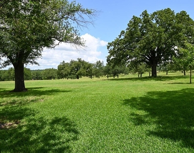 412 Half Moon Way - Photo Thumbnail 2