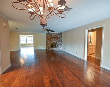 412 Half Moon Way - Photo Thumbnail 5