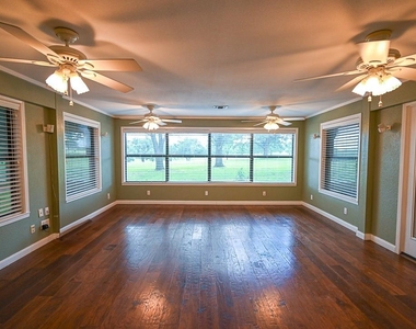 412 Half Moon Way - Photo Thumbnail 11