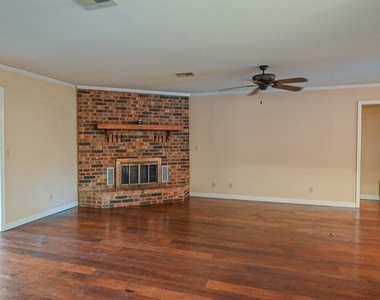 412 Half Moon Way - Photo Thumbnail 6