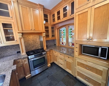412 E 6th Street - Photo Thumbnail 14
