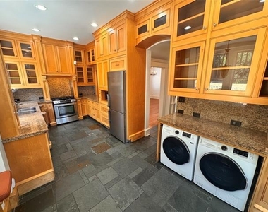 412 E 6th Street - Photo Thumbnail 18