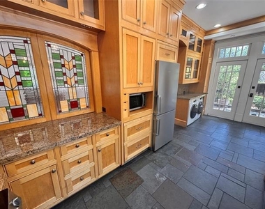 412 E 6th Street - Photo Thumbnail 15