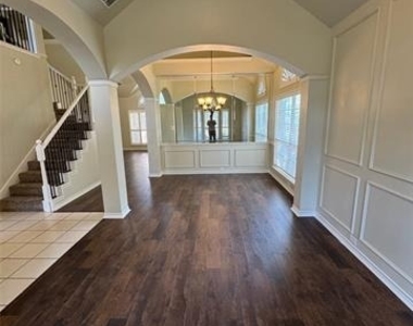 3006 Upland Drive - Photo Thumbnail 2