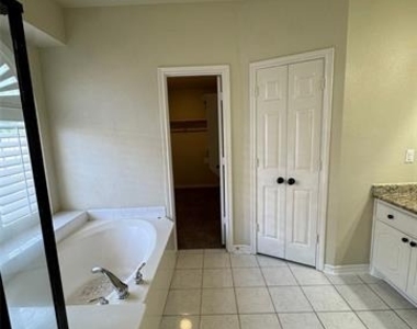 3006 Upland Drive - Photo Thumbnail 12