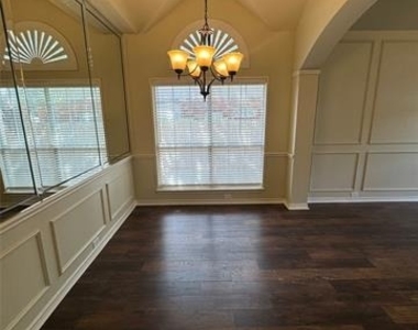 3006 Upland Drive - Photo Thumbnail 4
