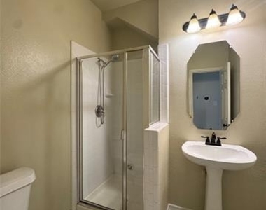 3006 Upland Drive - Photo Thumbnail 7