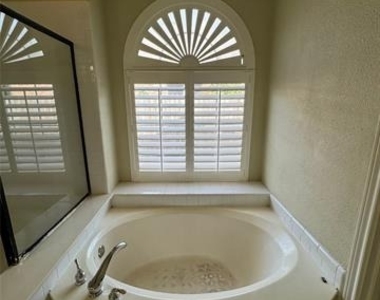 3006 Upland Drive - Photo Thumbnail 14