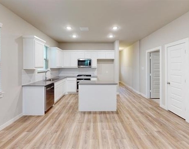 1323 Great Sand Dune Street - Photo Thumbnail 4