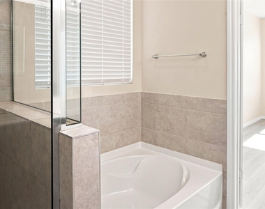 1723 Kenmore Road - Photo Thumbnail 10