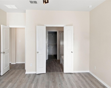 1723 Kenmore Road - Photo Thumbnail 8