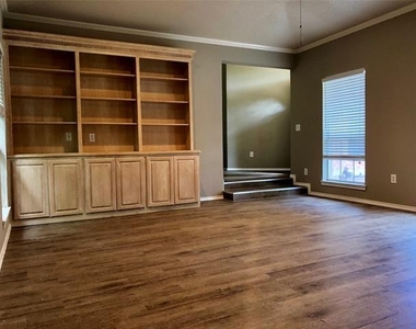 455 Strata Drive - Photo Thumbnail 6