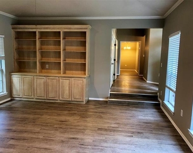455 Strata Drive - Photo Thumbnail 7