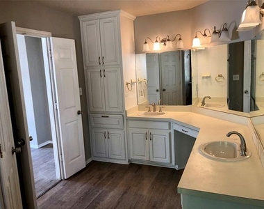 455 Strata Drive - Photo Thumbnail 16