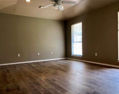 455 Strata Drive - Photo Thumbnail 12