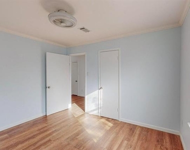 700 Broadway Avenue - Photo Thumbnail 21