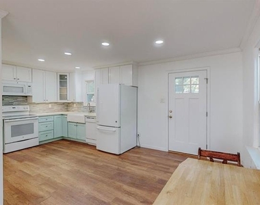 700 Broadway Avenue - Photo Thumbnail 12