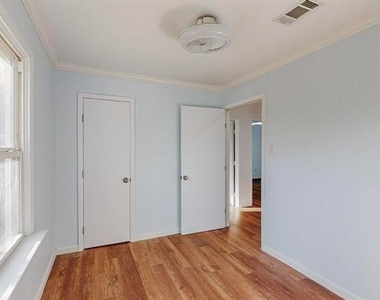 700 Broadway Avenue - Photo Thumbnail 18