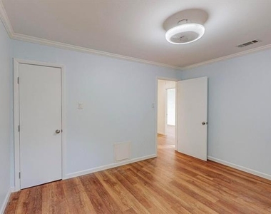 700 Broadway Avenue - Photo Thumbnail 24