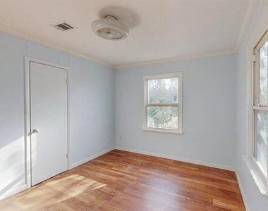 700 Broadway Avenue - Photo Thumbnail 22