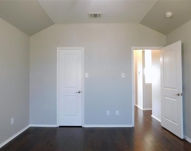 14904 Riverside Drive - Photo Thumbnail 24