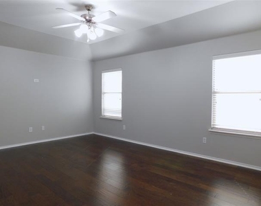 14904 Riverside Drive - Photo Thumbnail 18