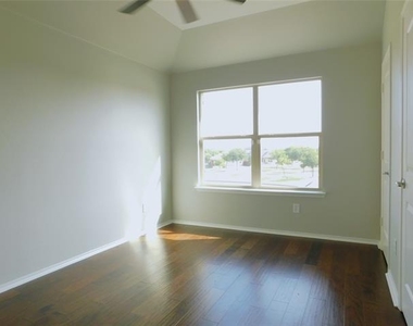 14904 Riverside Drive - Photo Thumbnail 23