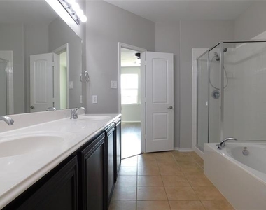14904 Riverside Drive - Photo Thumbnail 13