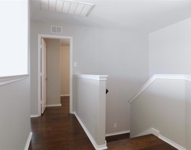 14904 Riverside Drive - Photo Thumbnail 16