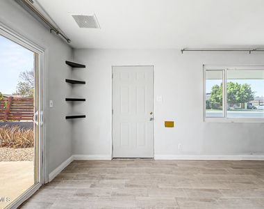 508 W 18th Street - Photo Thumbnail 8