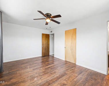 508 W 18th Street - Photo Thumbnail 15