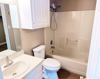 453 Strata Drive - Photo Thumbnail 7