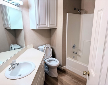 453 Strata Drive - Photo Thumbnail 4
