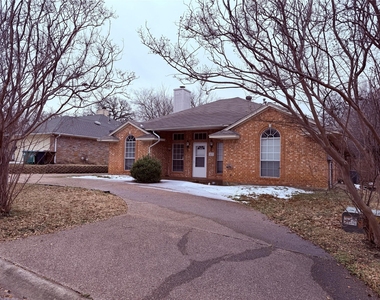 453 Strata Drive - Photo Thumbnail 13