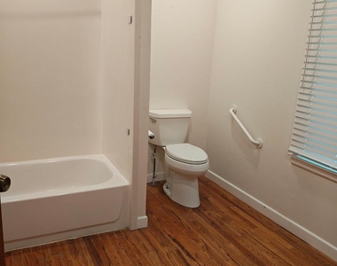 307 N Playdium Drive - Photo Thumbnail 8