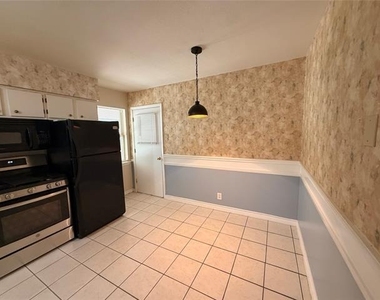 825 Bryan Drive - Photo Thumbnail 8