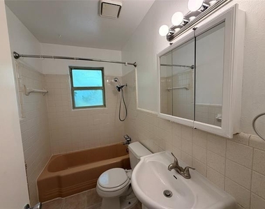 825 Bryan Drive - Photo Thumbnail 3