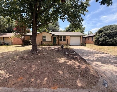825 Bryan Drive - Photo Thumbnail 12
