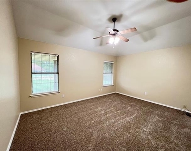 788 Robin Court - Photo Thumbnail 8