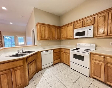 788 Robin Court - Photo Thumbnail 6
