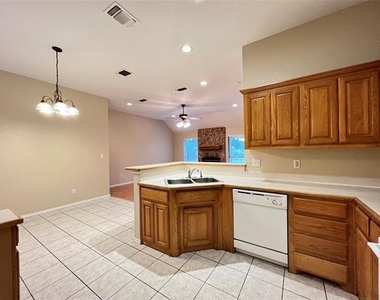 788 Robin Court - Photo Thumbnail 5